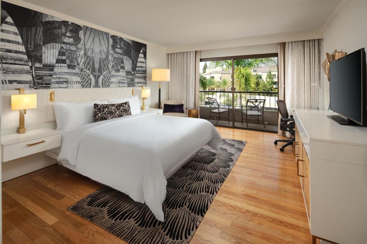Hotel Avenue Of The Arts Costa Mesa, A Tribute Portfolio