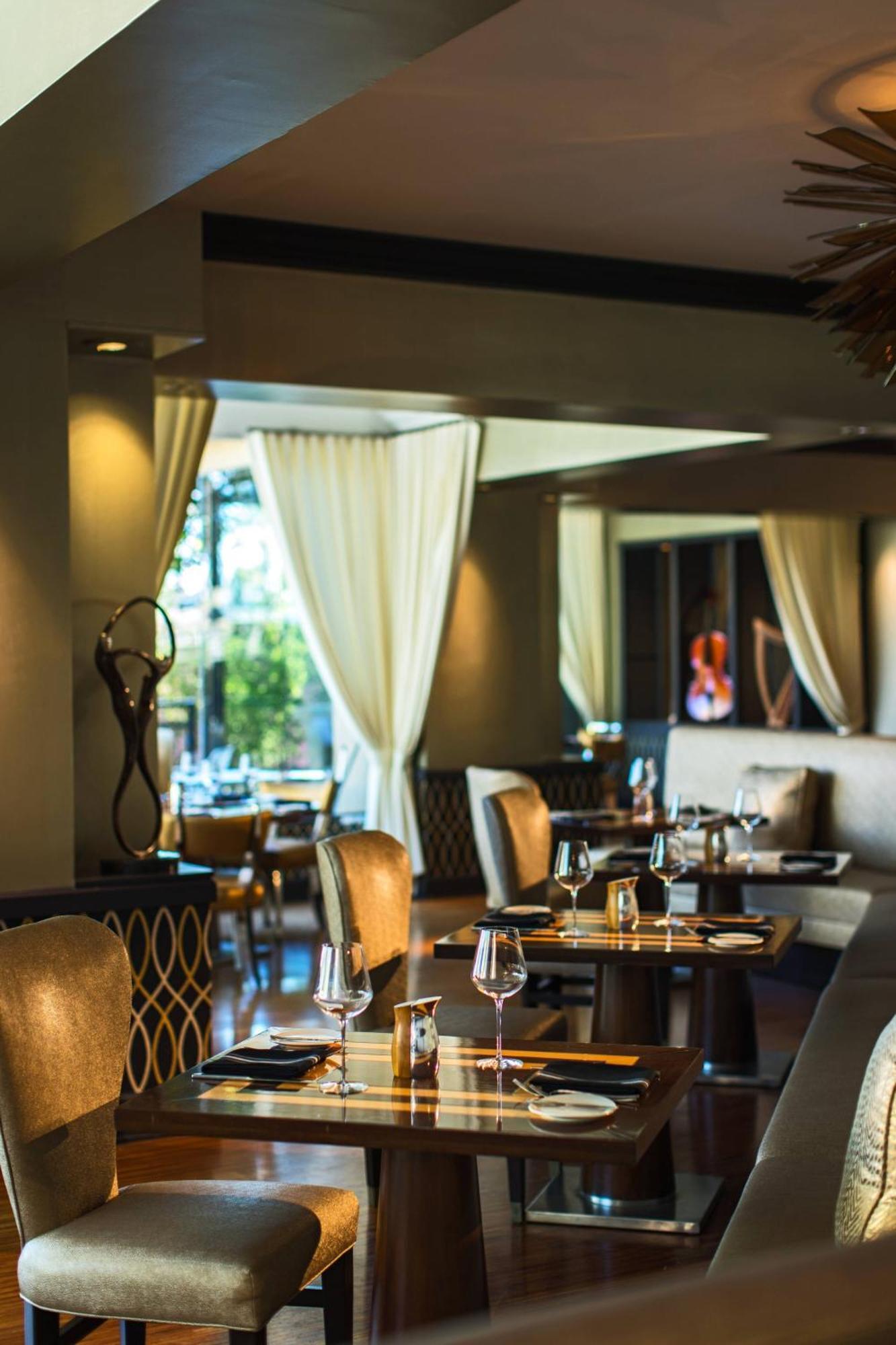 Avenue Of The Arts Costa Mesa, A Tribute Portfolio 4* Costa Mesa