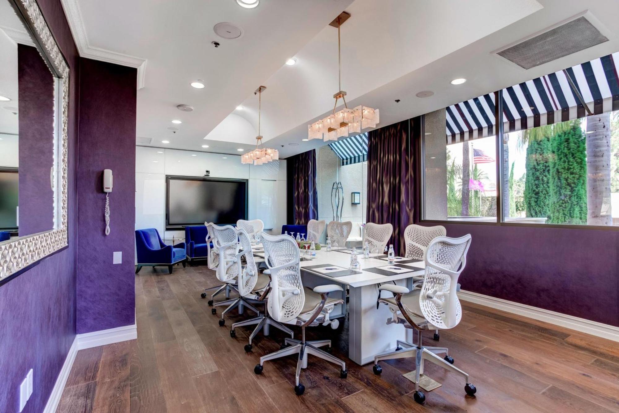 Avenue Of The Arts Costa Mesa, A Tribute Portfolio 4* Costa Mesa