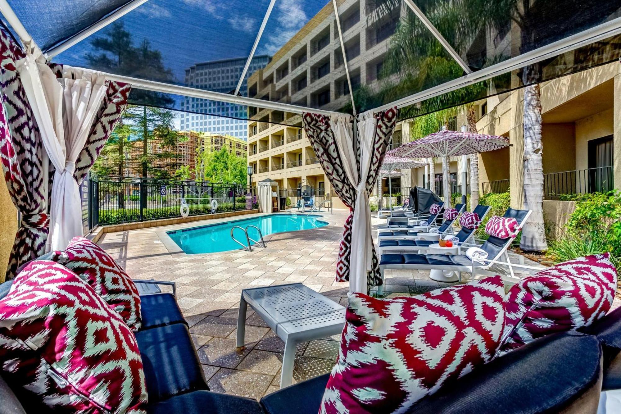 Avenue Of The Arts Costa Mesa, A Tribute Portfolio 4* Costa Mesa